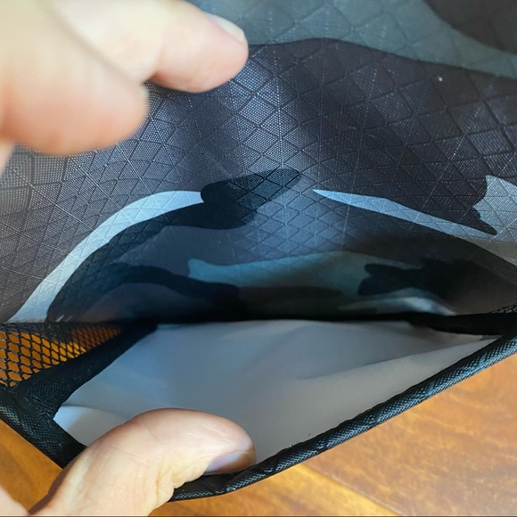 NWOT Child’s, Thirty-One Green Camo Print Insulated Zipper Lunch Bag - Picture 9 of 16